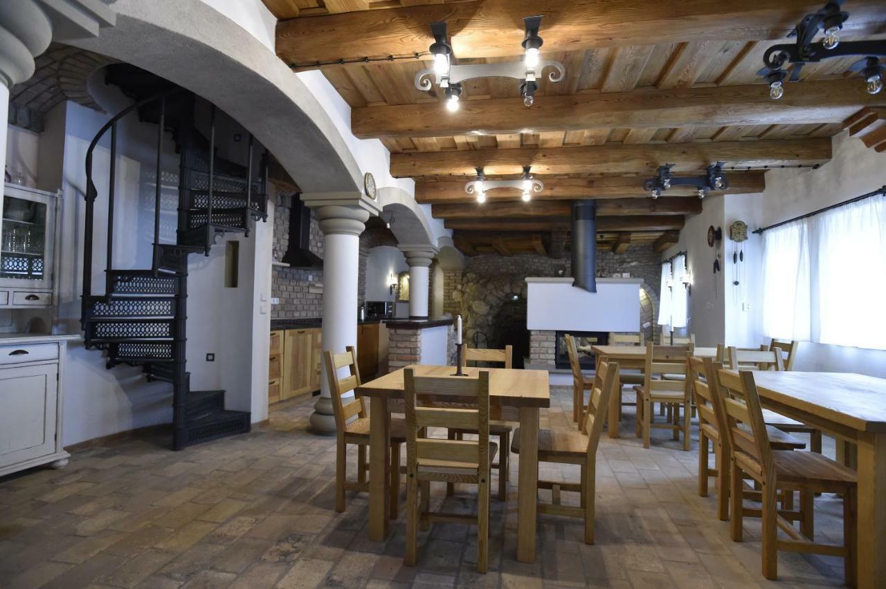 Penzion Dobré časy Valtice Esterno foto